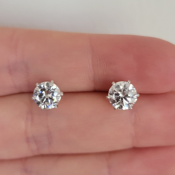 New 2ct Beautiful Moissanite Diamonds Stud Earrings - Picture 4 of 9